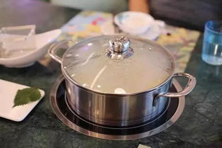 成都街头排队奇观 香料包引疯抢，整条街都眼红了